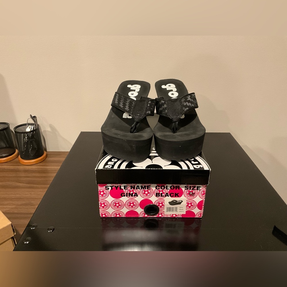 NEW Groove wedges in box